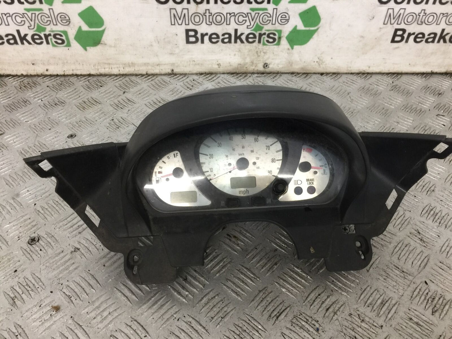 SUZUKI AN 250 BURGMAN CLOCKS SPEEDO DASH  YEAR 1999  (STOCK 881)