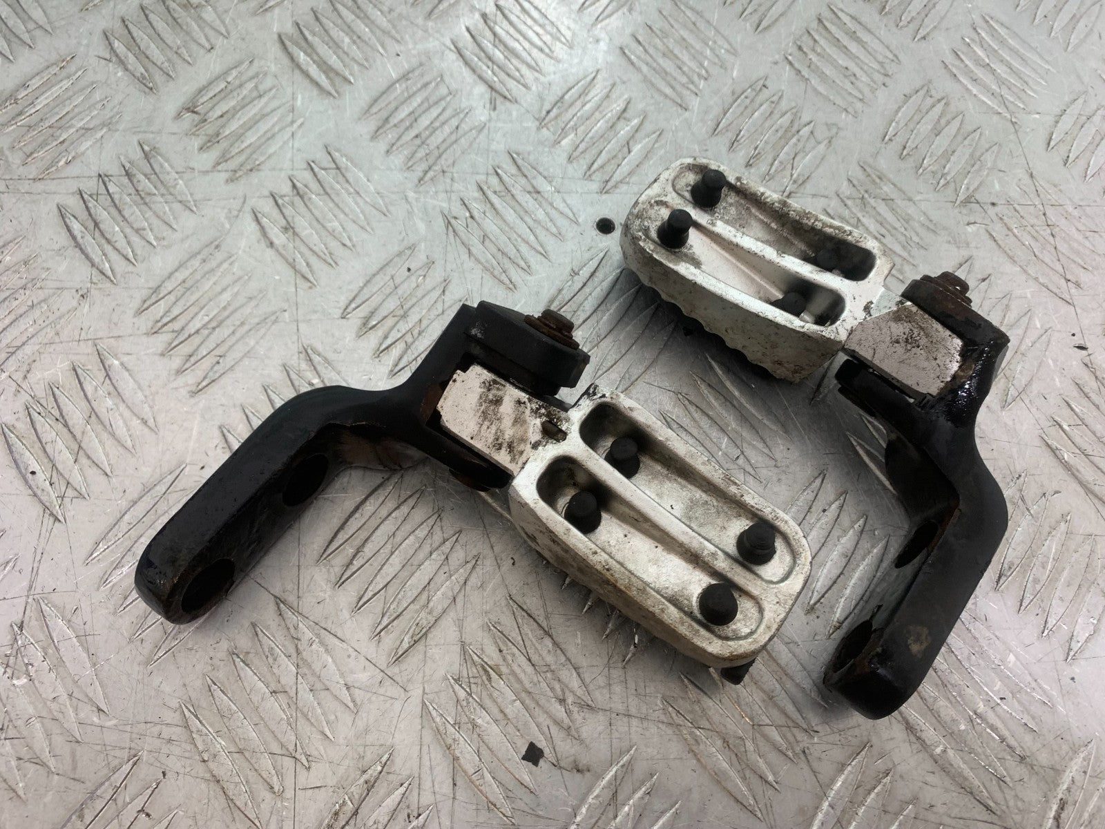 SINNIS TERRAIN 125 FRONT FOOTPEGS  YEAR 2017-2020 (CMB1241)