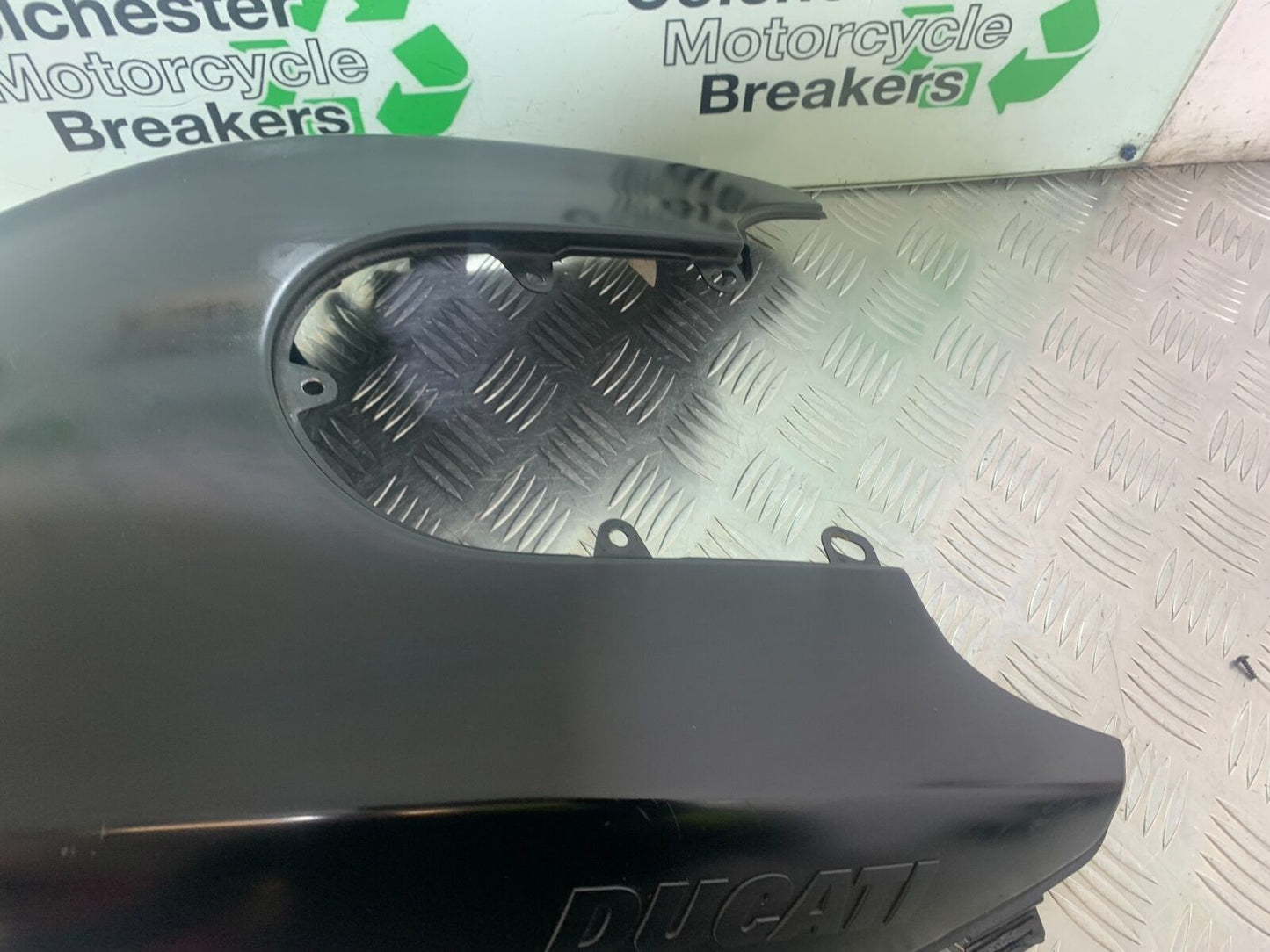 DUCATI DIAVEL 1200 PETROL TANK COVER   YEAR 2014-17 (CMB1054)