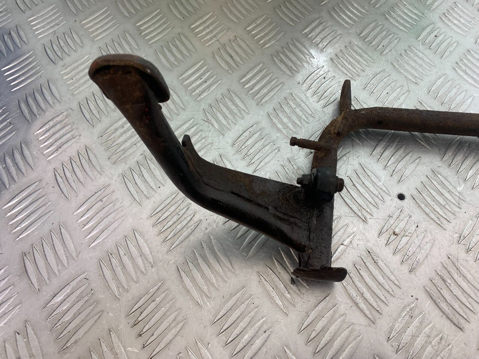 LEXMOTO MATADOR 125 JJ125T-17 CENTER STAND  (CMB1115)