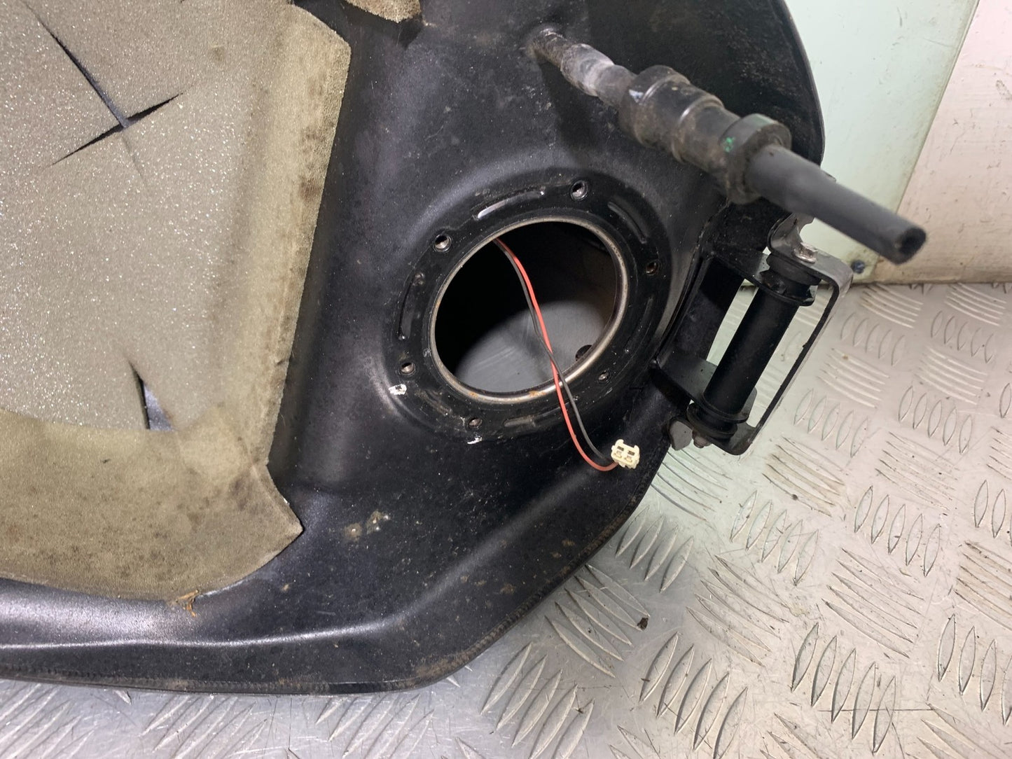TRIUMPH 1050 SPRINT GT PETROL TANK YEAR 2010-2016 (CMB1250)
