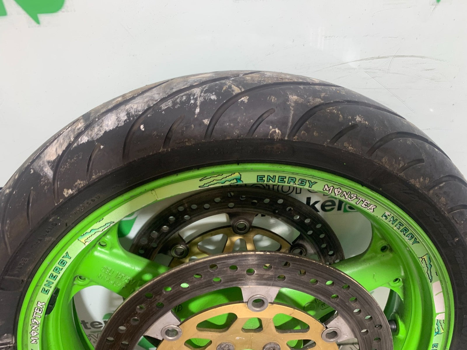KAWASAKI ZX9R ZX9 E1 FRONT WHEEL AND DISCS   YEAR 2000-01 (CMB1171)