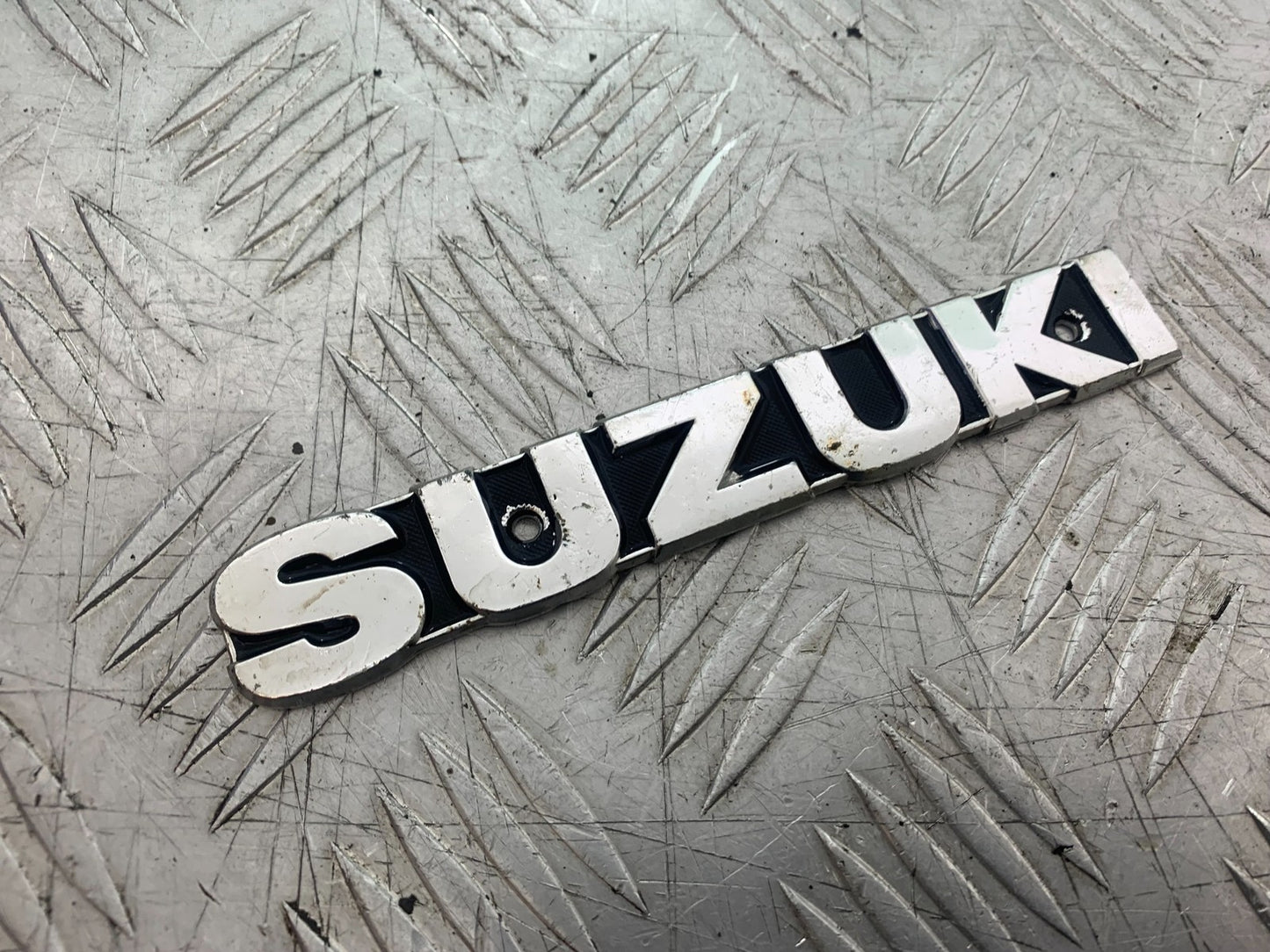 SUZUKI GP100 GP 100 PETROL TANK BAGDE    YEAR 1978-1988 (CMB1259)