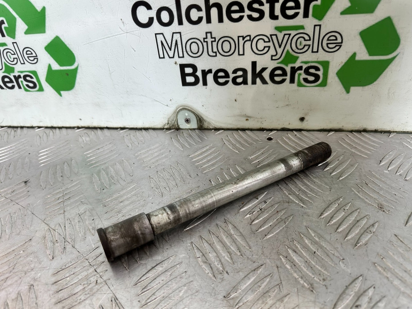 KAWASAKI ER6 F ER6F FRONT WHEEL SPINDLE YEAR 2005-2008 (CMB1178)
