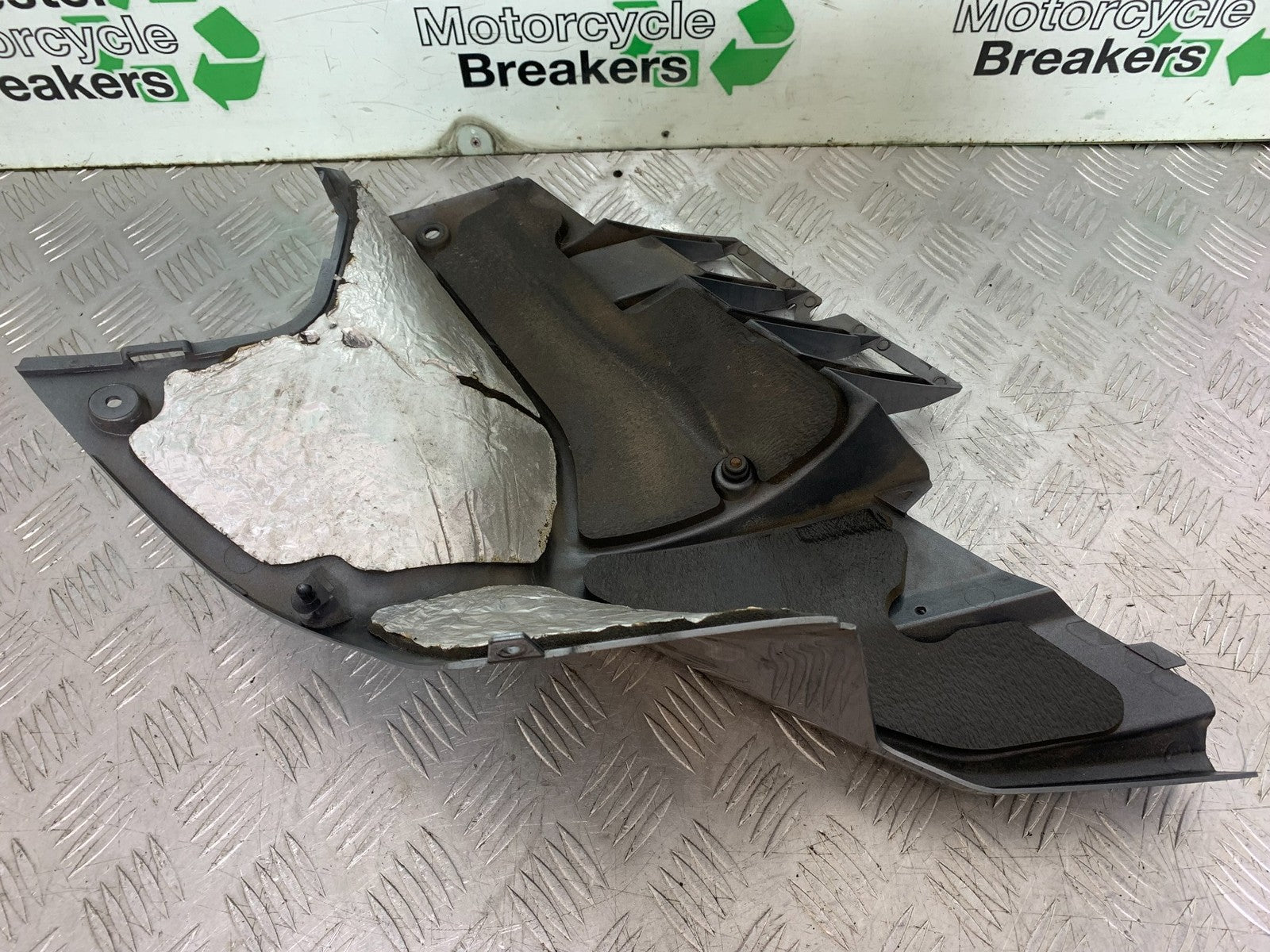 KAWASAKI GTR1400 GTR 1400 RIGHT MIDDLE FAIRING PANEL   YEAR 2007-2009 (CMB1306)