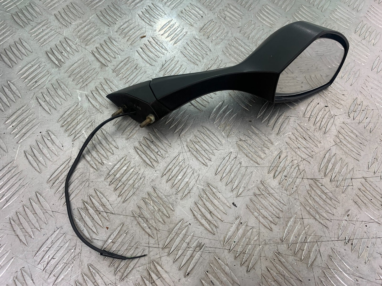 TRIUMPH 1050 SPRINT ST RIGHT MIRROR   YEAR 2004-2007 (CMB1197)