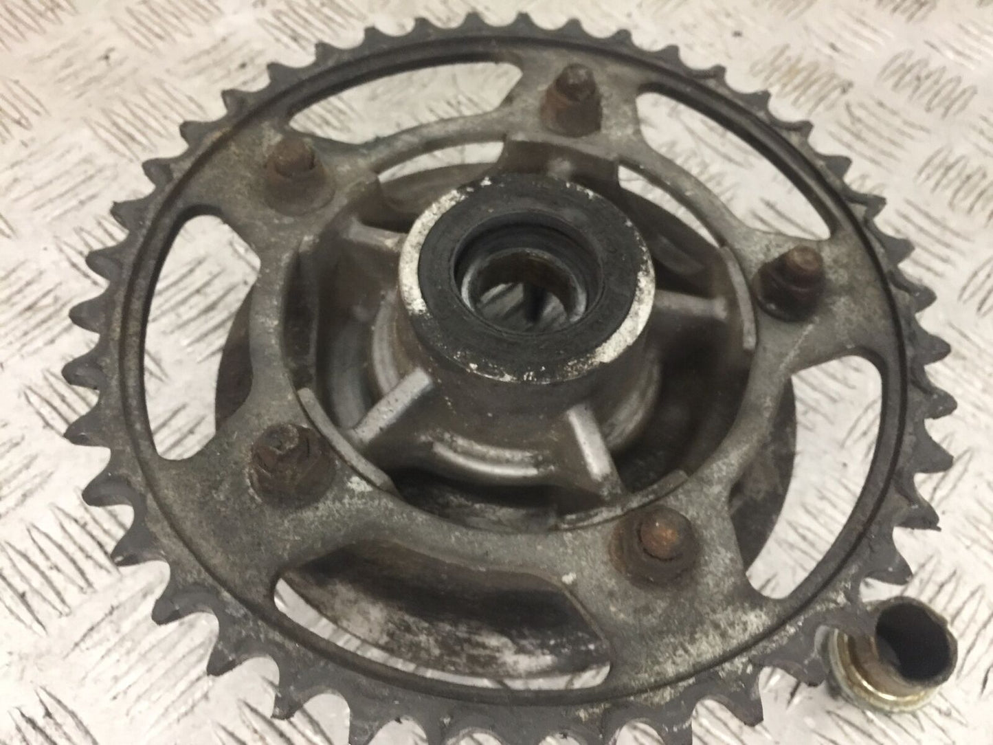 TRIUMPH 600 SPEED FOUR REAR SPROCKET CARRIER YEAR 2002  (STOCK 756)