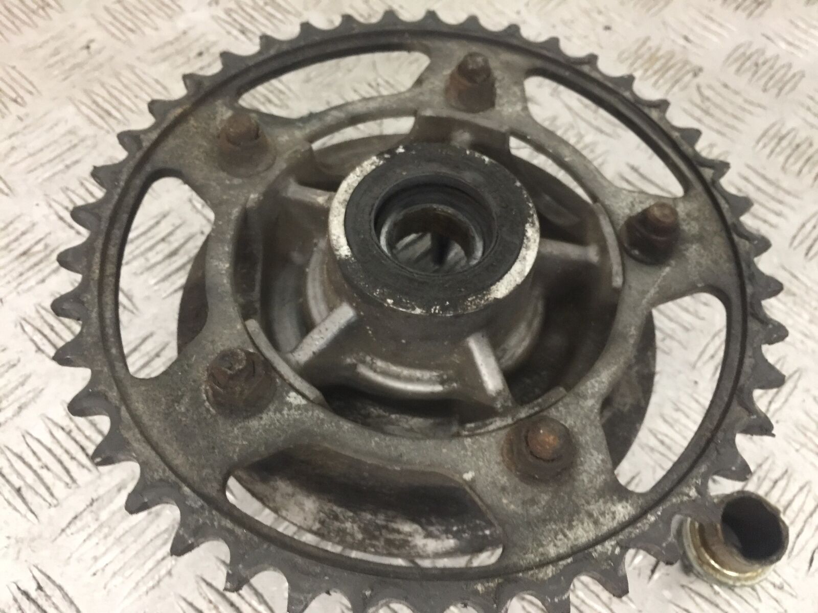 TRIUMPH 600 SPEED FOUR REAR SPROCKET CARRIER YEAR 2002  (STOCK 756)