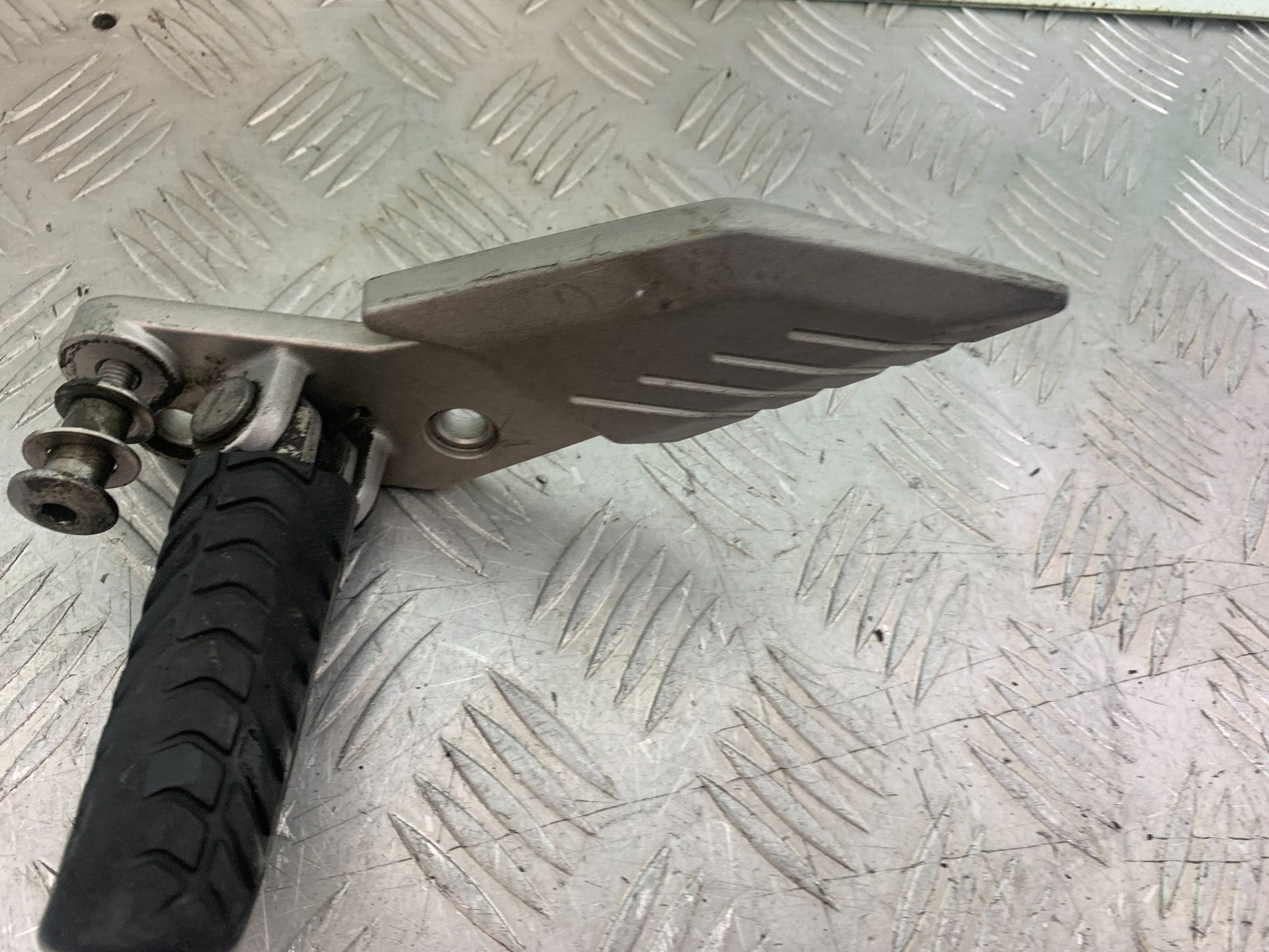 KAWASAKI GTR1400 GTR 1400 FRONT LEFT HANGER  YEAR 2007-2009 (CMB1306)