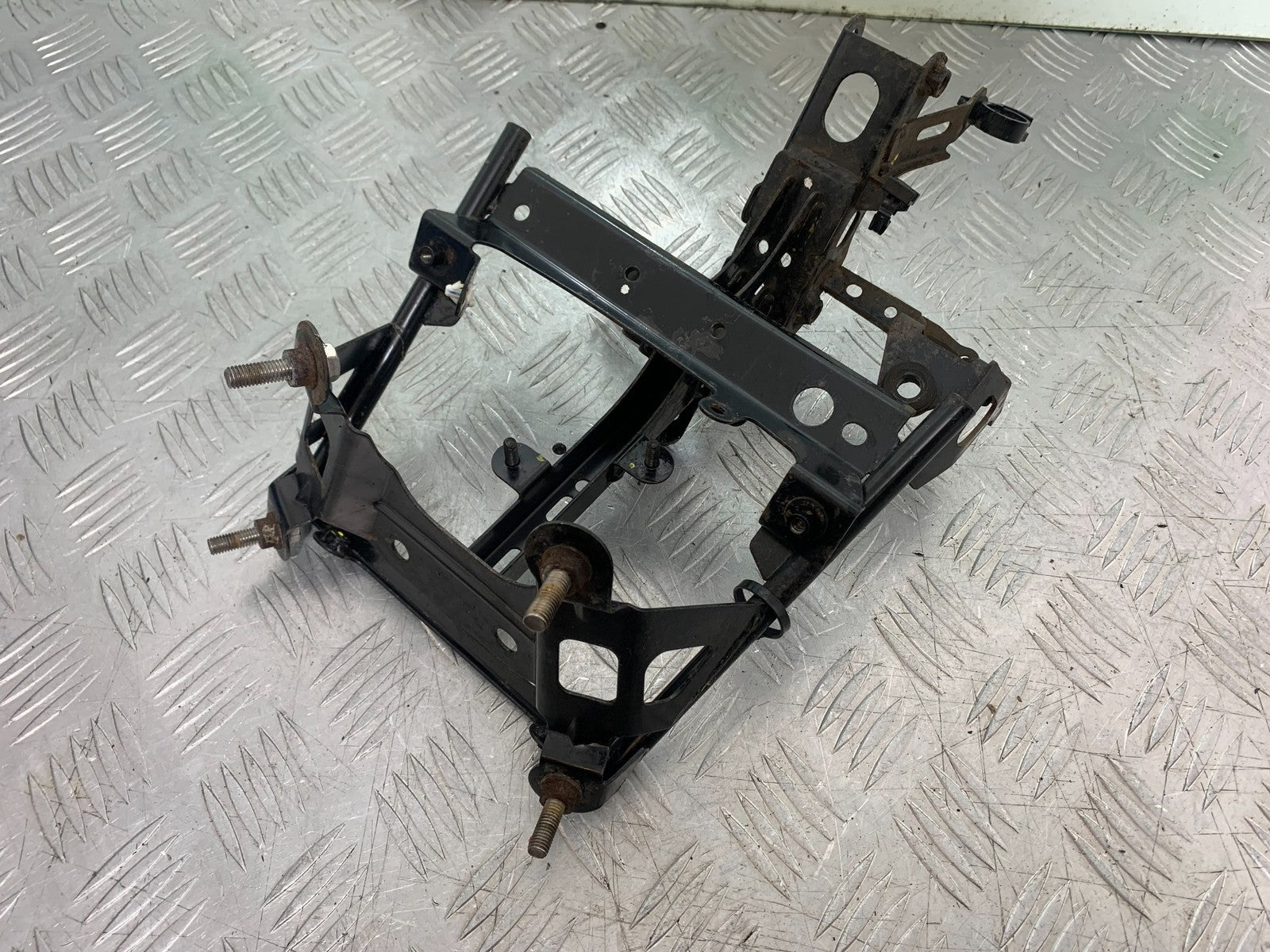 YAMAHA XMAX 125 XMAX-125 FAIRING BRACKET  YEAR 2015-2020  (CMB1266)