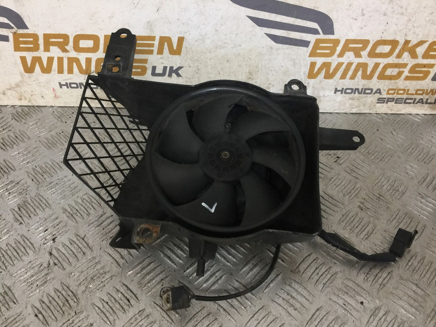 HONDA GL1800 GL 1800 LEFT RADIATOR FAN   YEAR 2004-10 ABS (STOCK 890)