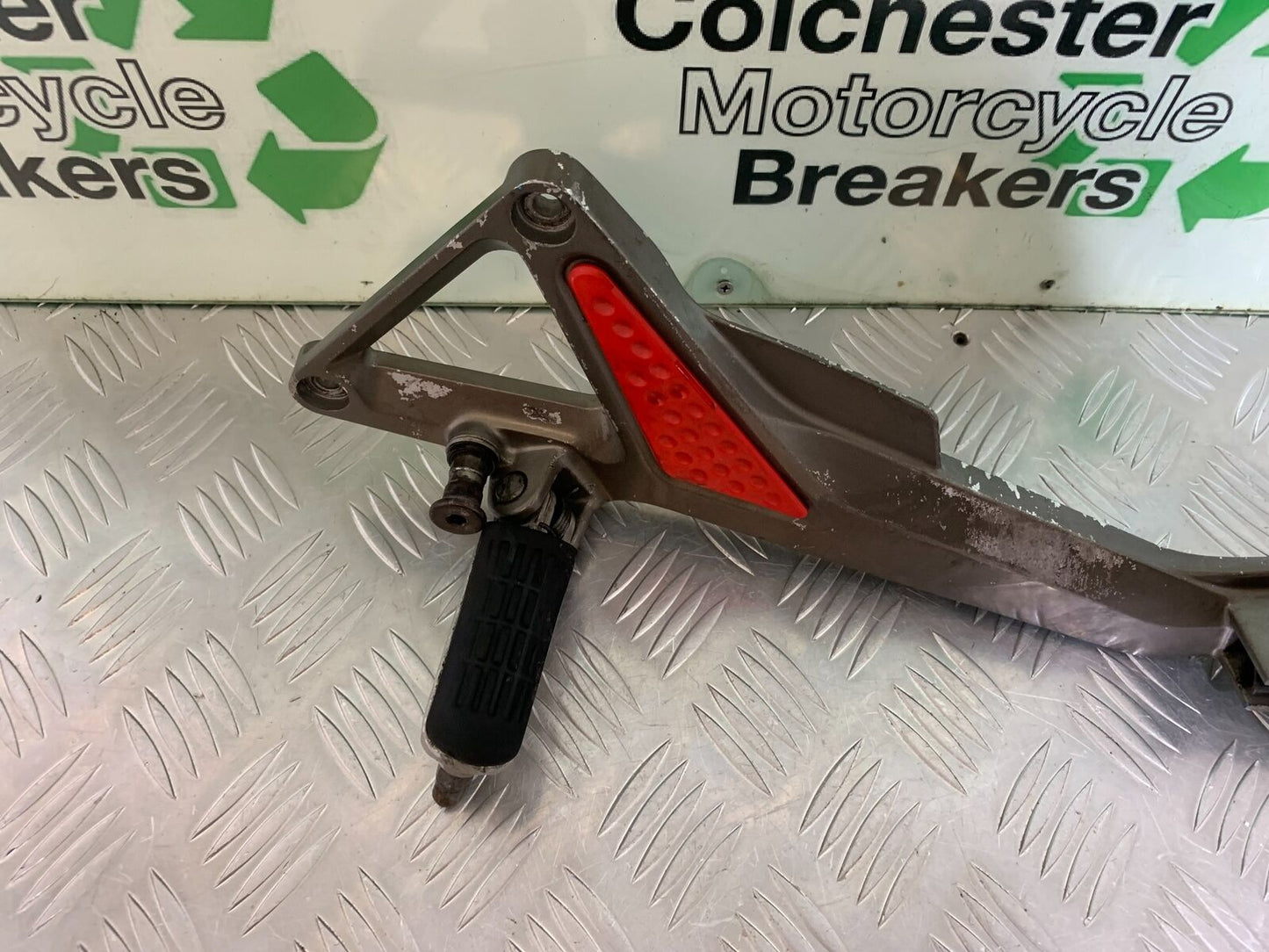 HONDA CB600 CB 600 HORNET FRONT LEFT HANGER   YEAR 1998-2002 (CMB1011)