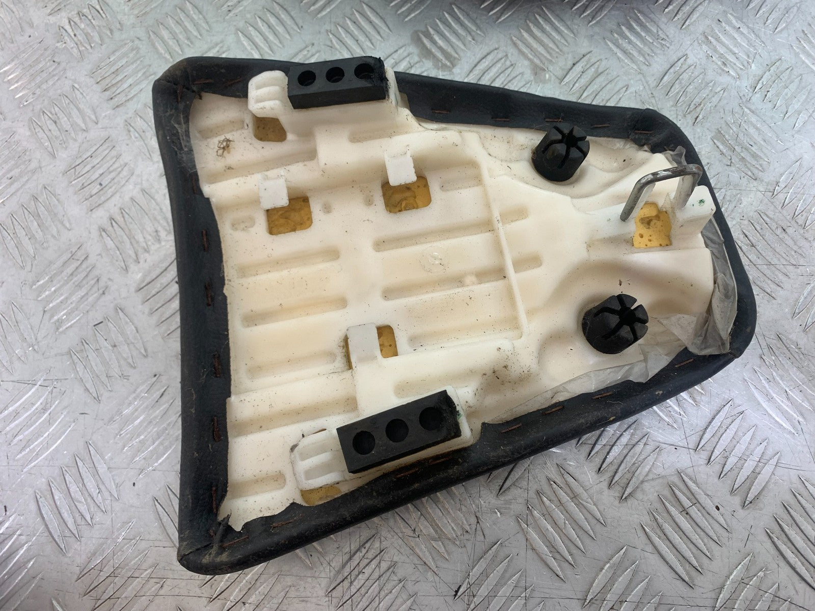 HONDA CBF125 CBF 125 REAR SEAT  YEAR 2009-14  (CMB1172)
