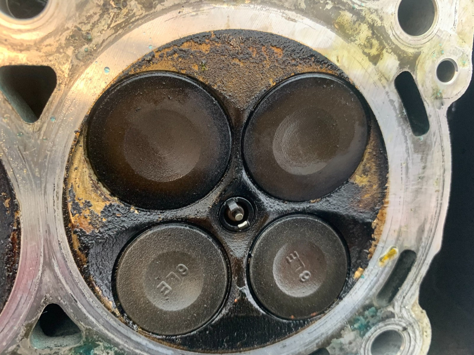 TRIUMPH 675 STREET TRIPLE R CYLINDER HEAD AND CAMS   YEAR 2012 (CMB1221)