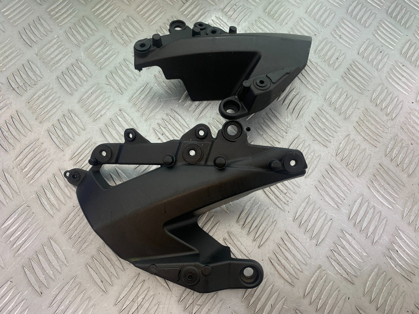 KAWASAKI ZX6R LEFT AND RIGHT INFILL PANELS  YEAR 2009-2012 (CMB1136)