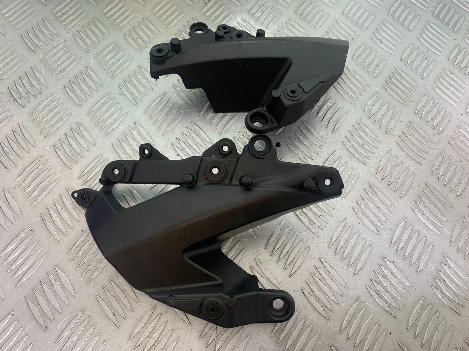 KAWASAKI ZX6R LEFT AND RIGHT INFILL PANELS  YEAR 2009-2012 (CMB1136)