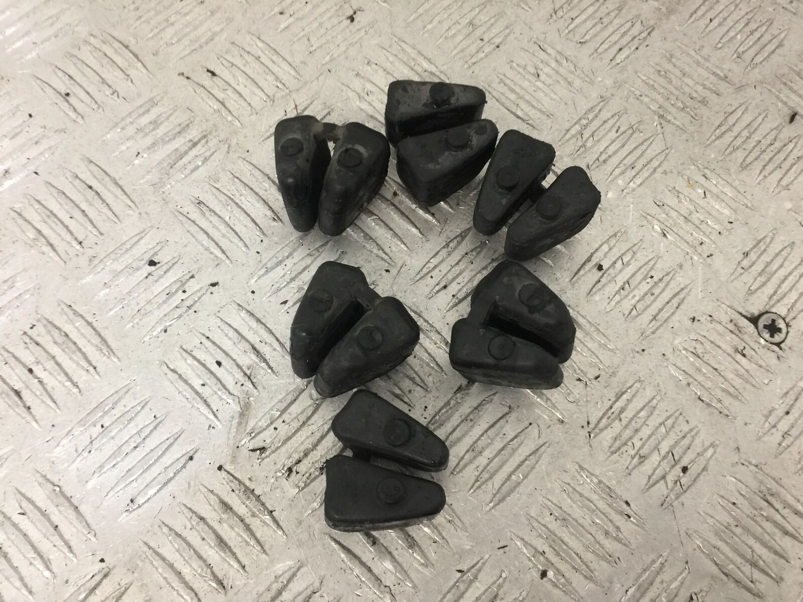 HONDA CBR1000 rr FIREBLADE CUSH DRIVE RUBBERS   YEAR 2004  (STOCK 853)