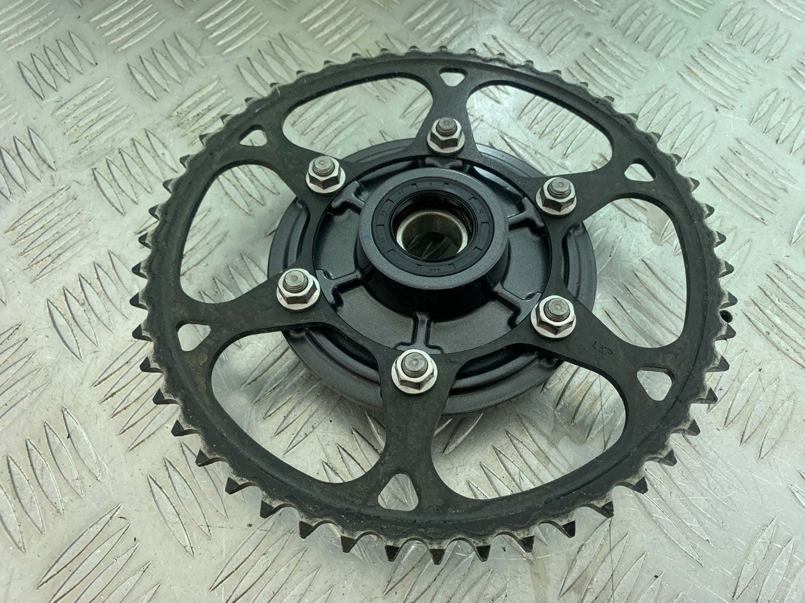 TRIUMPH TRIDENT 660 REAR SPROCKET CARRIER YEAR 2021-2024 (CMB1148)