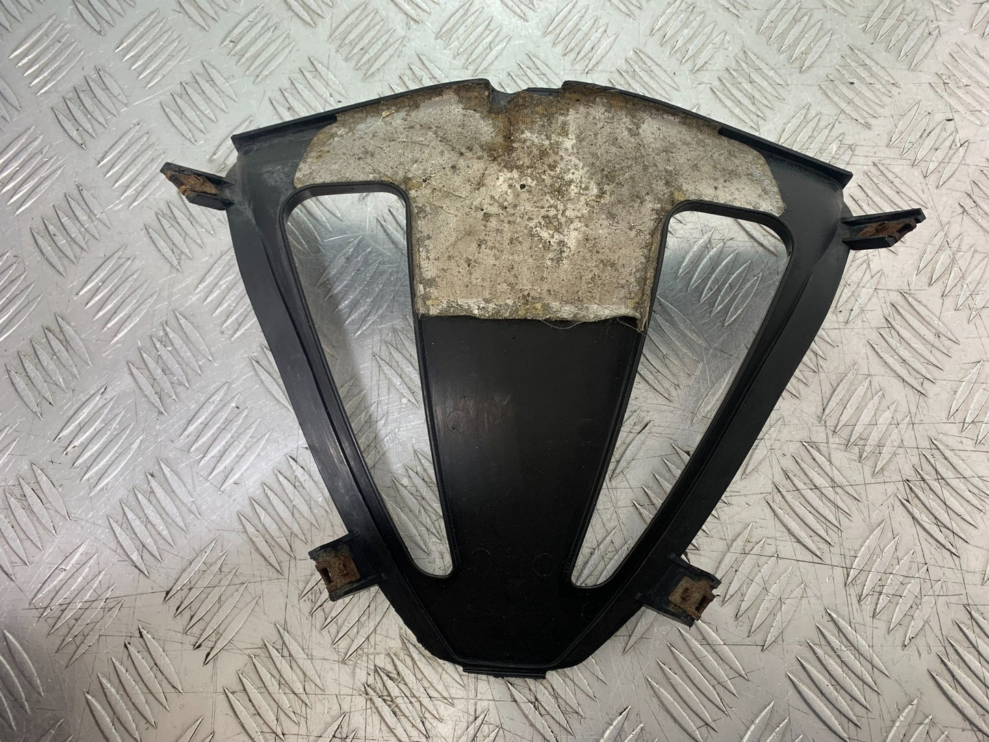 SUZUKI GSXR600 GSXR 600 K1 K2 K3 FAIRING V-PIECE  1999-03 (CMB1284)