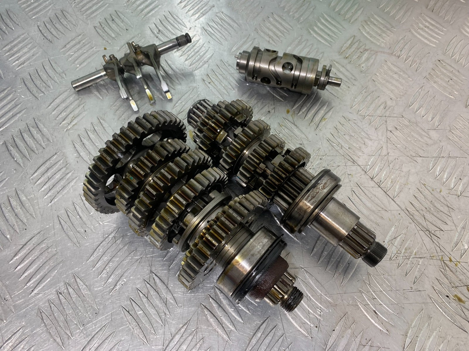 TRIUMPH 955I SPRINT RS GEAR BOX  YEAR 1999-04