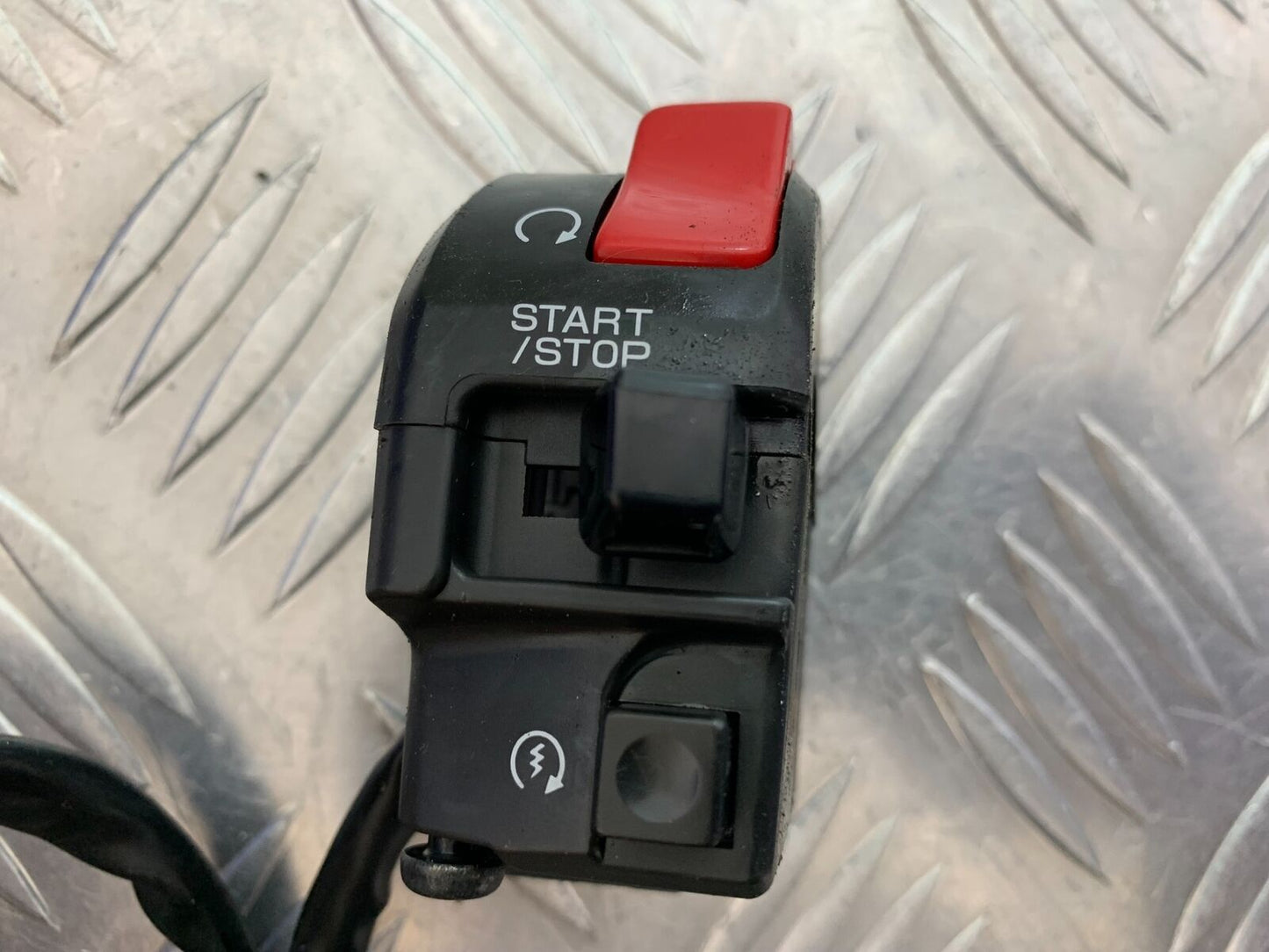 KAWASAKI ZX10R ZX 10R RIGHT SWITCH GEAR  YEAR 2016-2020 (CMB1015)