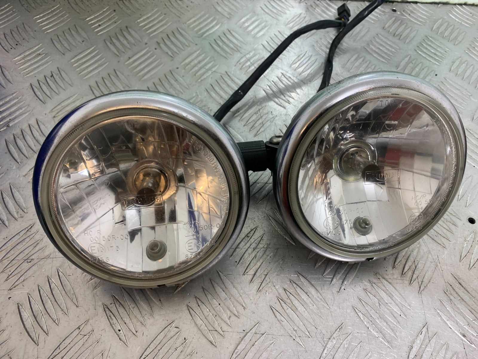 TRIUMPH SPEED TRIPLE R 1050 HEADLIGHTS  2009 (CMB1183)