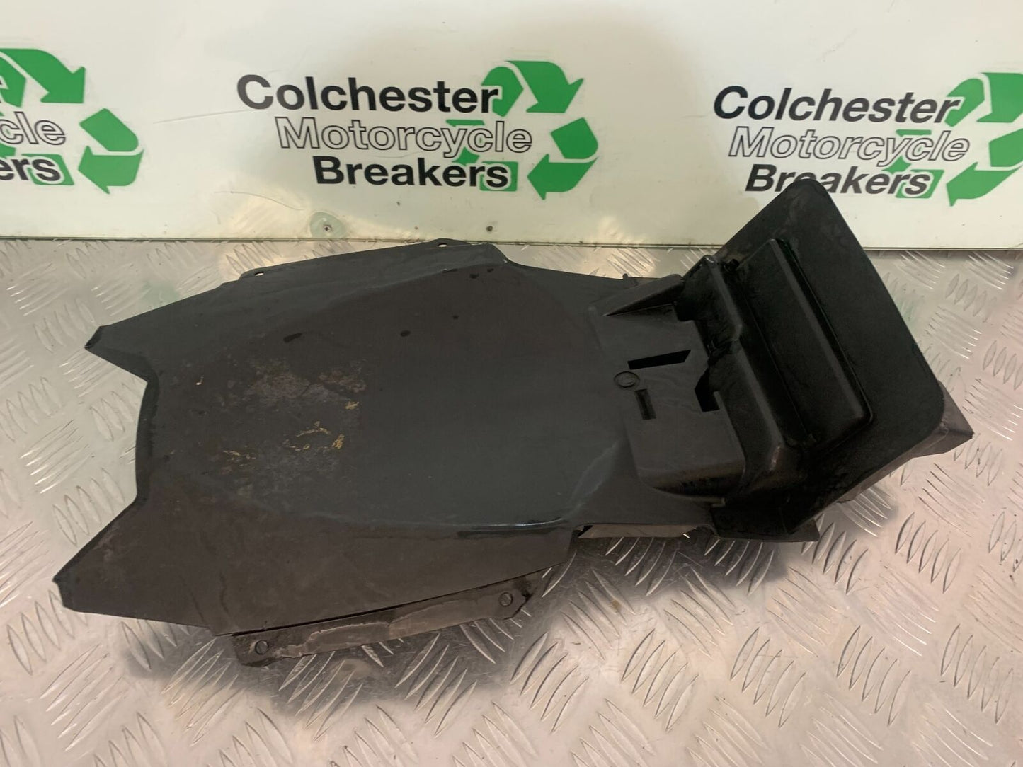 SUZUKI SV1000 SV 1000 K4 UNDERTRAY  YEAR 2004 (STOCK 990)
