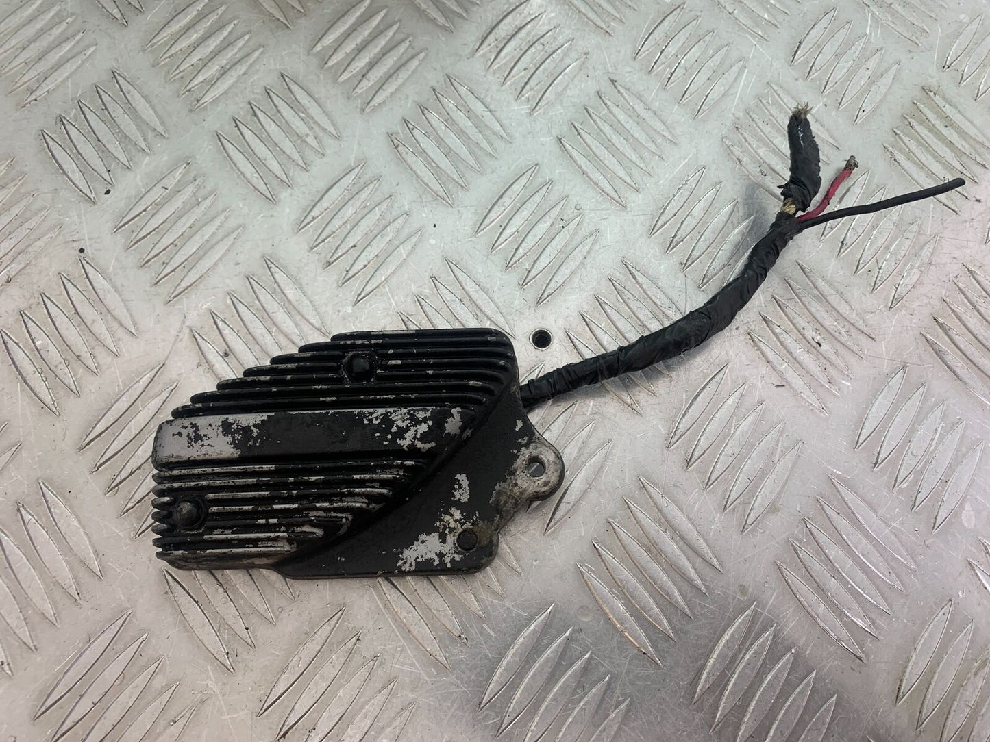 YAMAHA XV535 XV 535 VIRAGO REGULATOR  YEAR 1994-02 (CMB1044)
