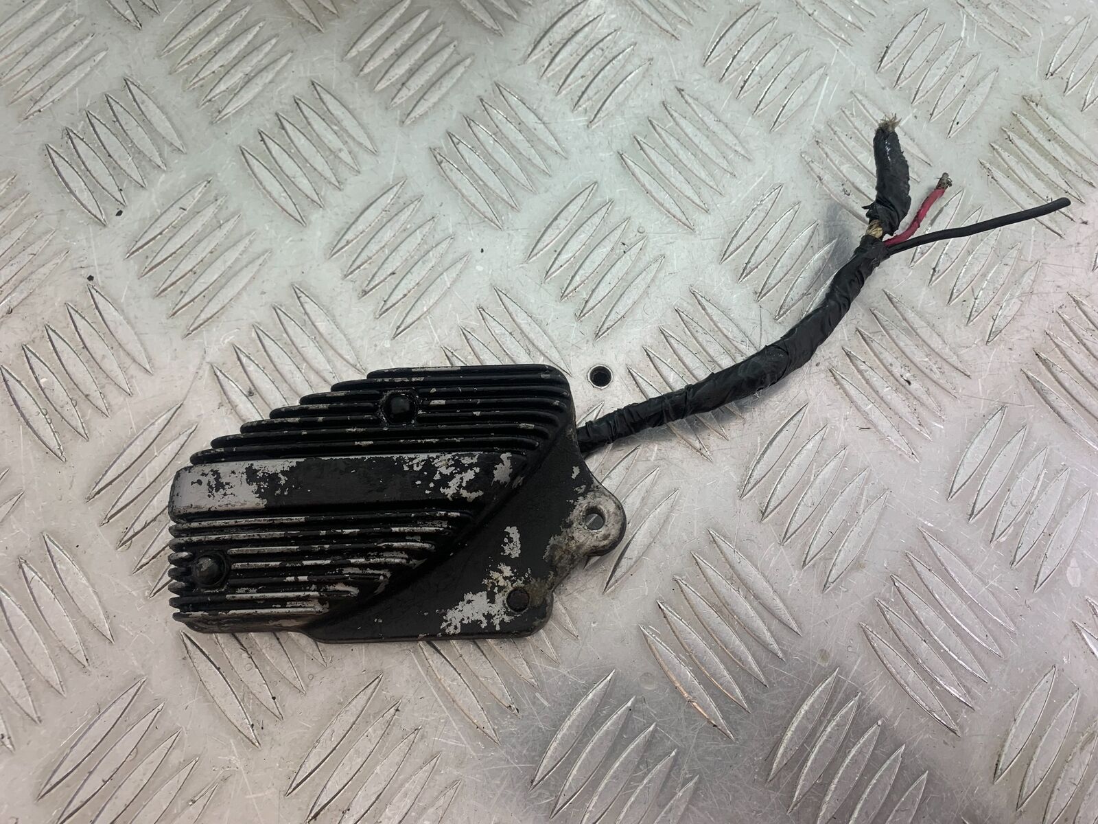 YAMAHA XV535 XV 535 VIRAGO REGULATOR  YEAR 1994-02 (CMB1044)