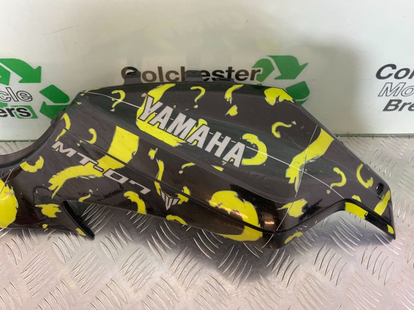 YAMAHA MT07 MT-07 RIGHT TANK PANEL  YEAR 2014 (STOCK 995)