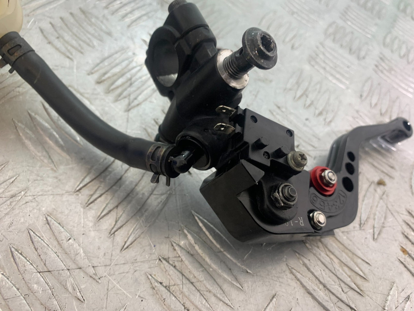 YAMAHA YZF R1 14 B BIG BANG FRONT BRAKE MASTER CYLINDER   2009-14 (CMB1175)