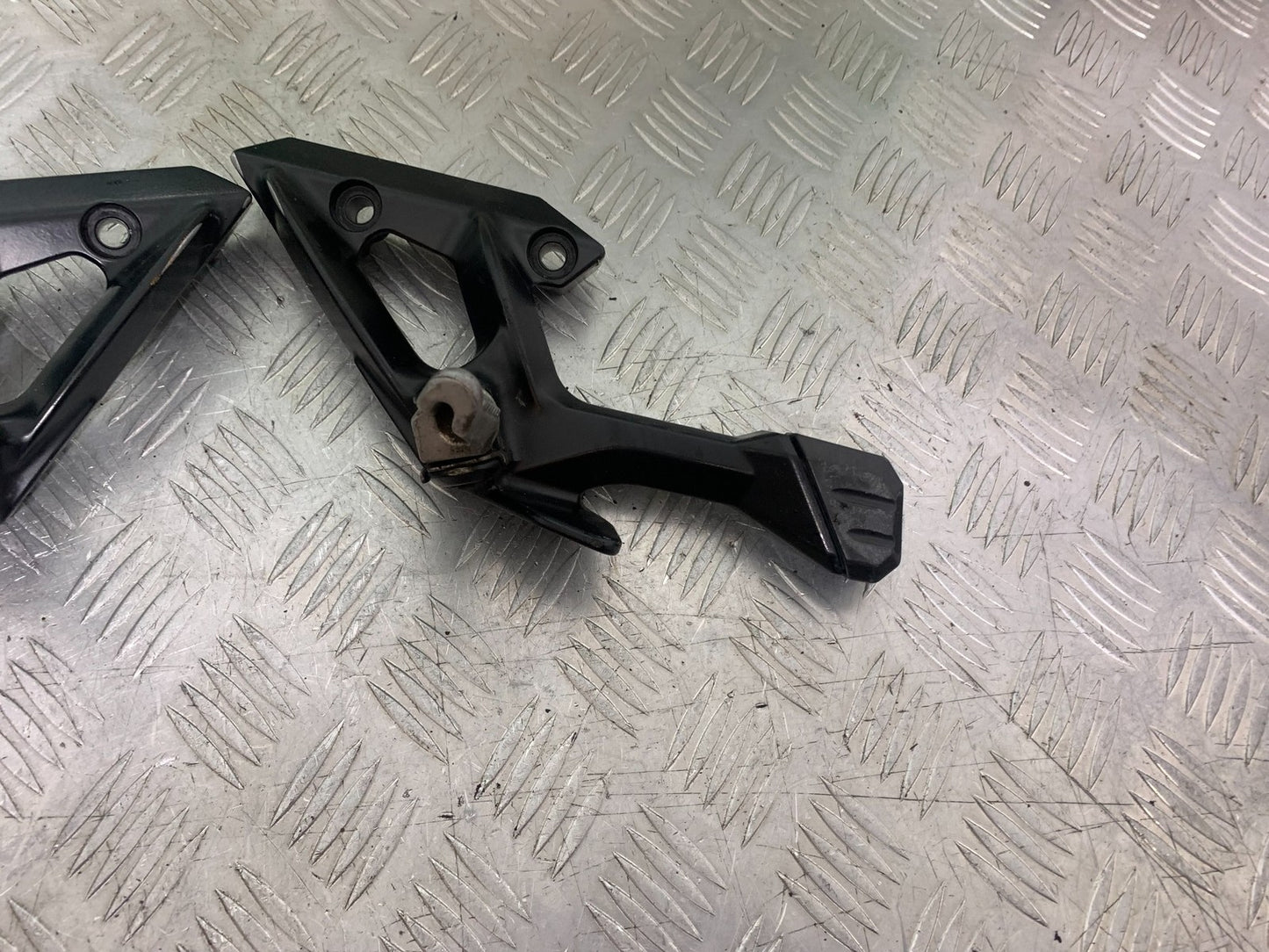 KAWASAKI GTR1400 GTR 1400 REAR HANGERS  YEAR 2007-2009 (CMB1306)