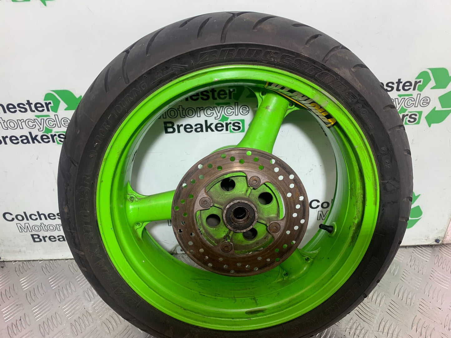 KAWASAKI ZX9R ZX9 C REAR WHEEL AND DISC YEAR 1998-99 (CMB1213)