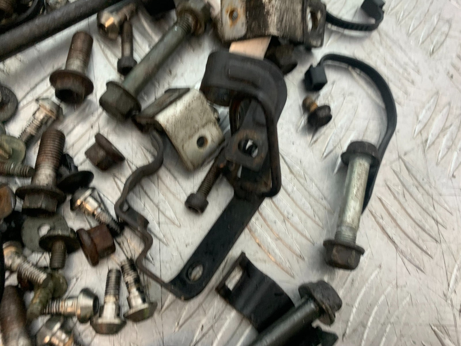 YAMAHA YZF R1 4XV NUTS BOLTS BRACKETS  YEAR 1998-99 (CMB1291)
