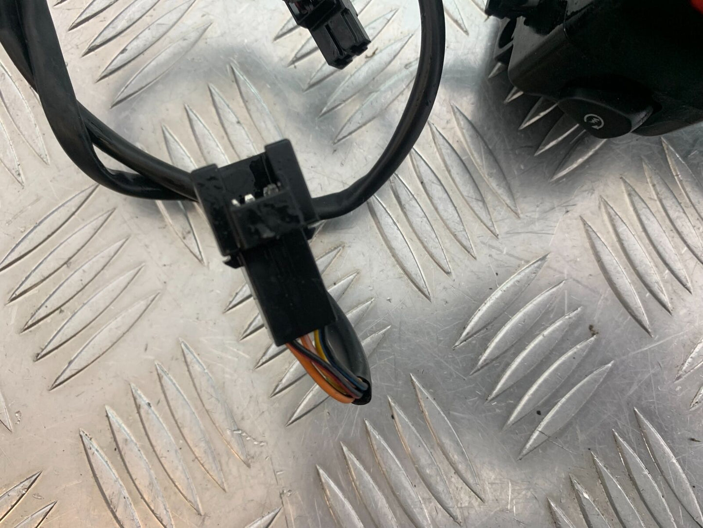SUZUKI INTRUDER VL800 C800 RIGHT SWITCH GEAR  YEAR 2012-16 (CMB1039)