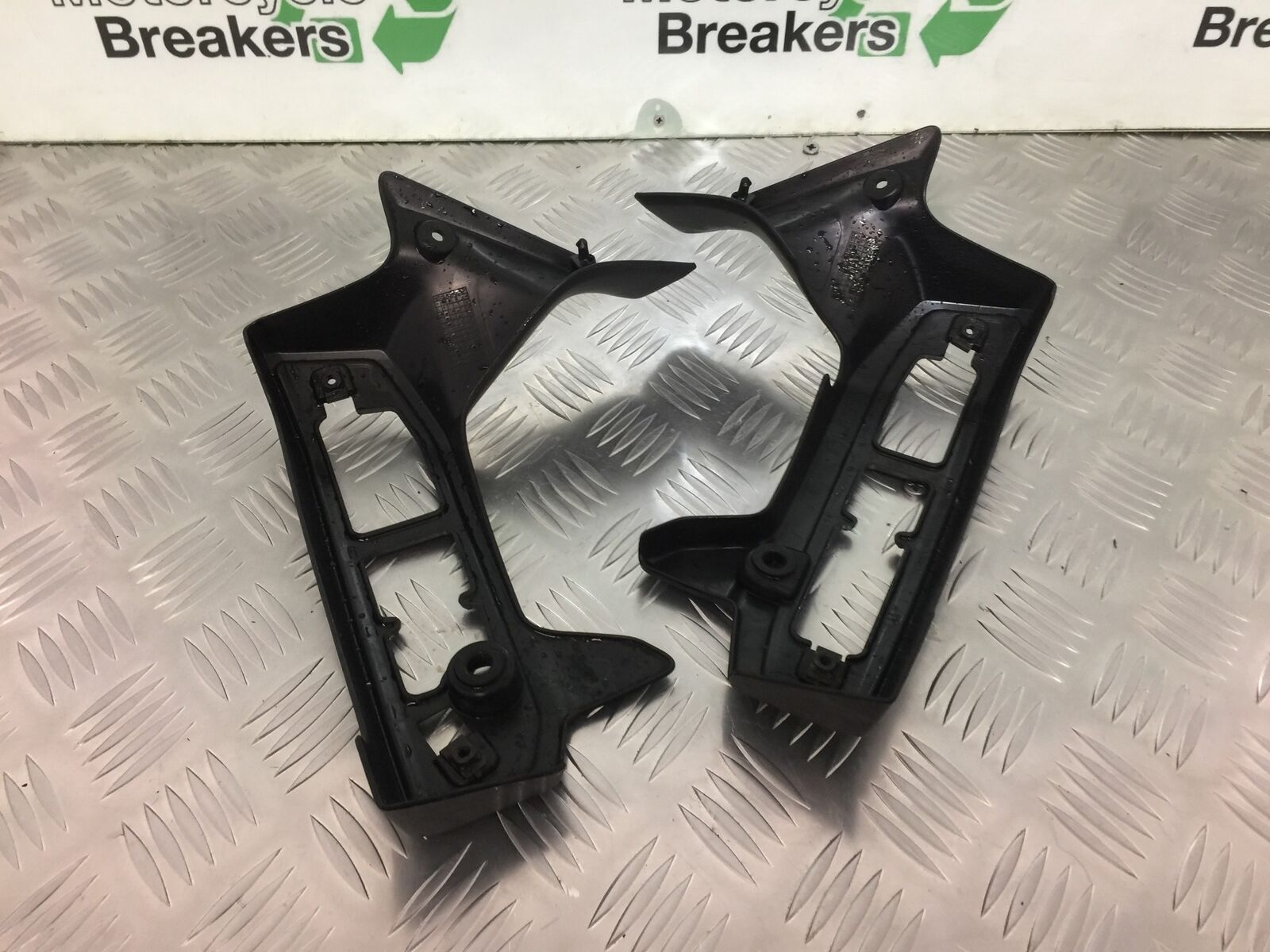 KAWASAKI VN 650 VULCAN LEFT & RIGHT RADIATOR COVERS YEAR 2017-2021 (STOCK 924)