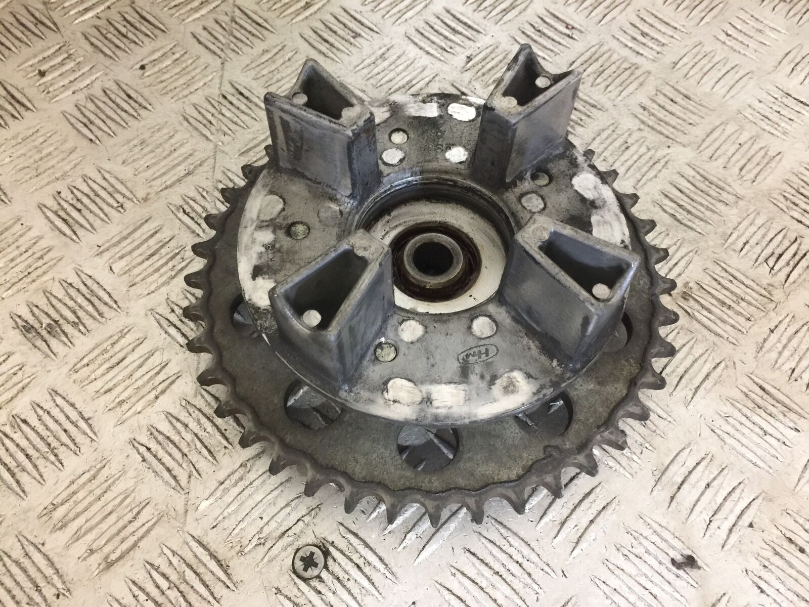 HONDA CB1 CB-1 CB 1 400 SPROCKET CARRIER YEAR 1989-1990 (STOCK 739)
