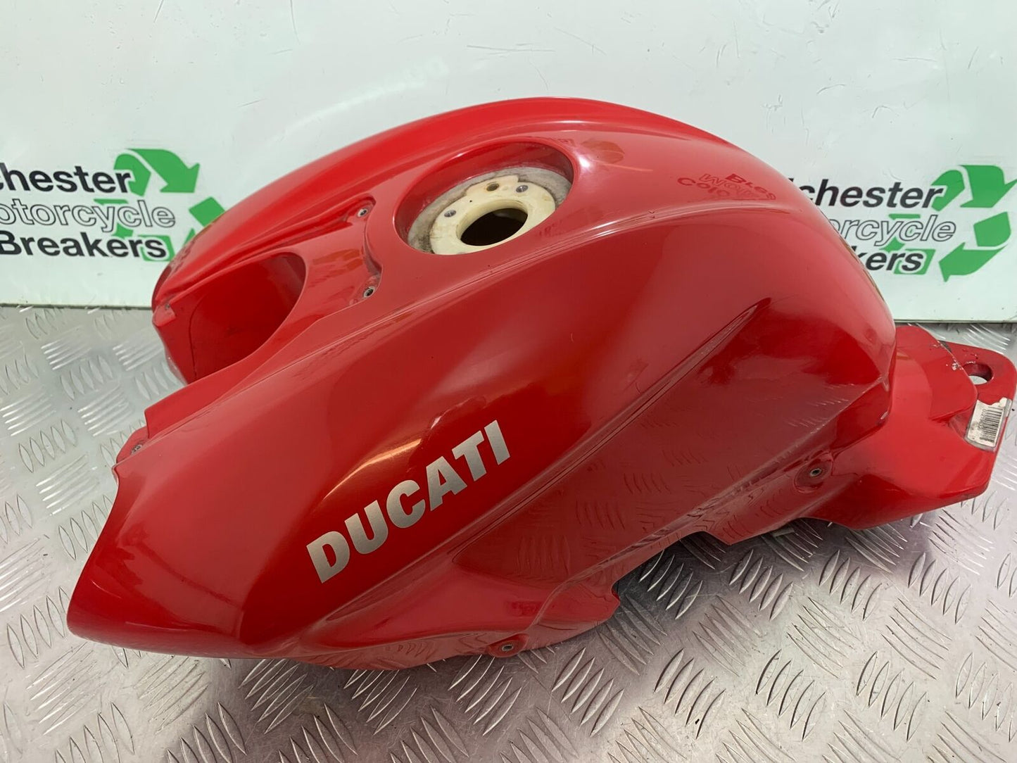 DUCATI STREETFIGHTER 848 PETROL TANK  YEAR 2011-2016 (CMB1050)