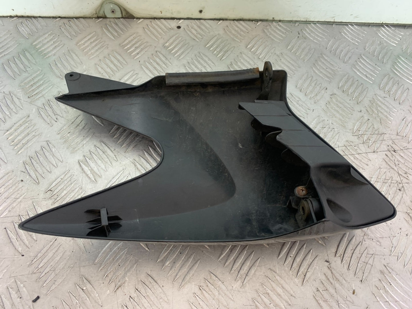 YAMAHA YBR125 YBR 125 RIGHT TANK PANEL  YEAR 2010-2017 (CMB1252)