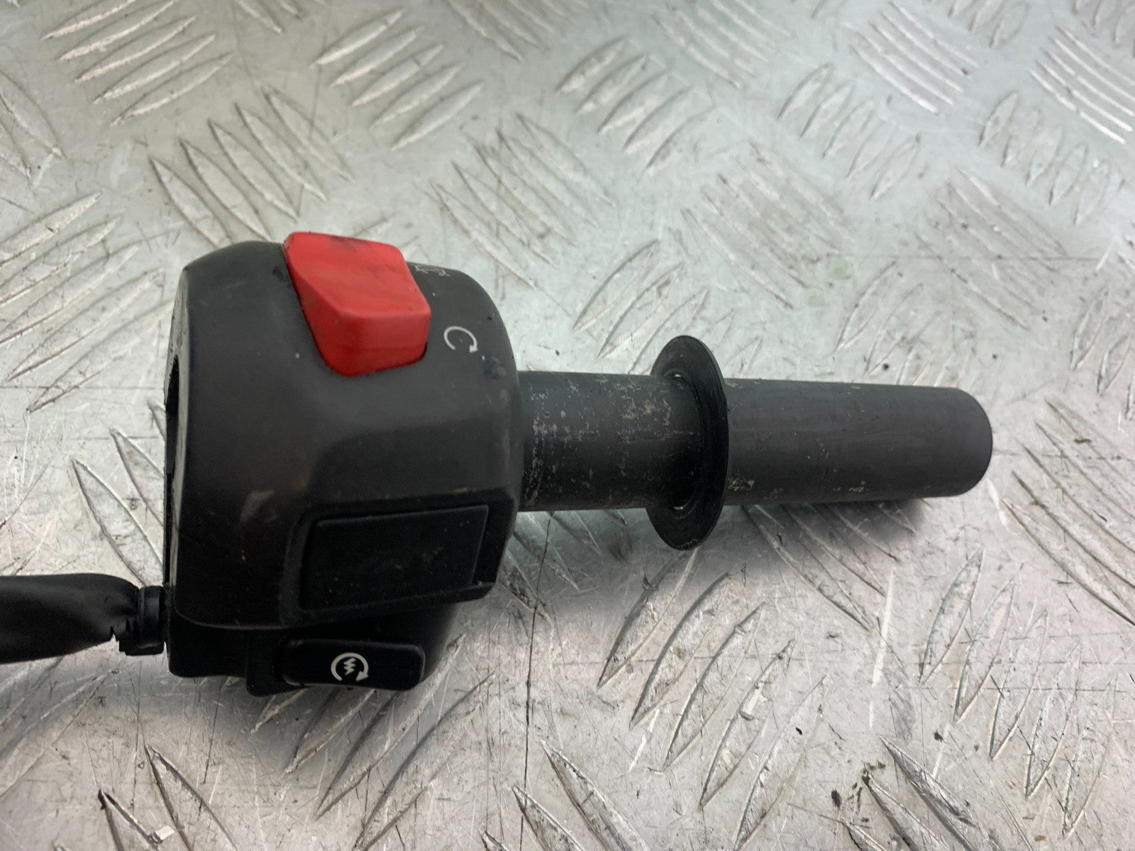 YAMAHA FZS1000 FAZER RIGHT SWITCH GEAR   YEAR 2001-05 (CMB1275)