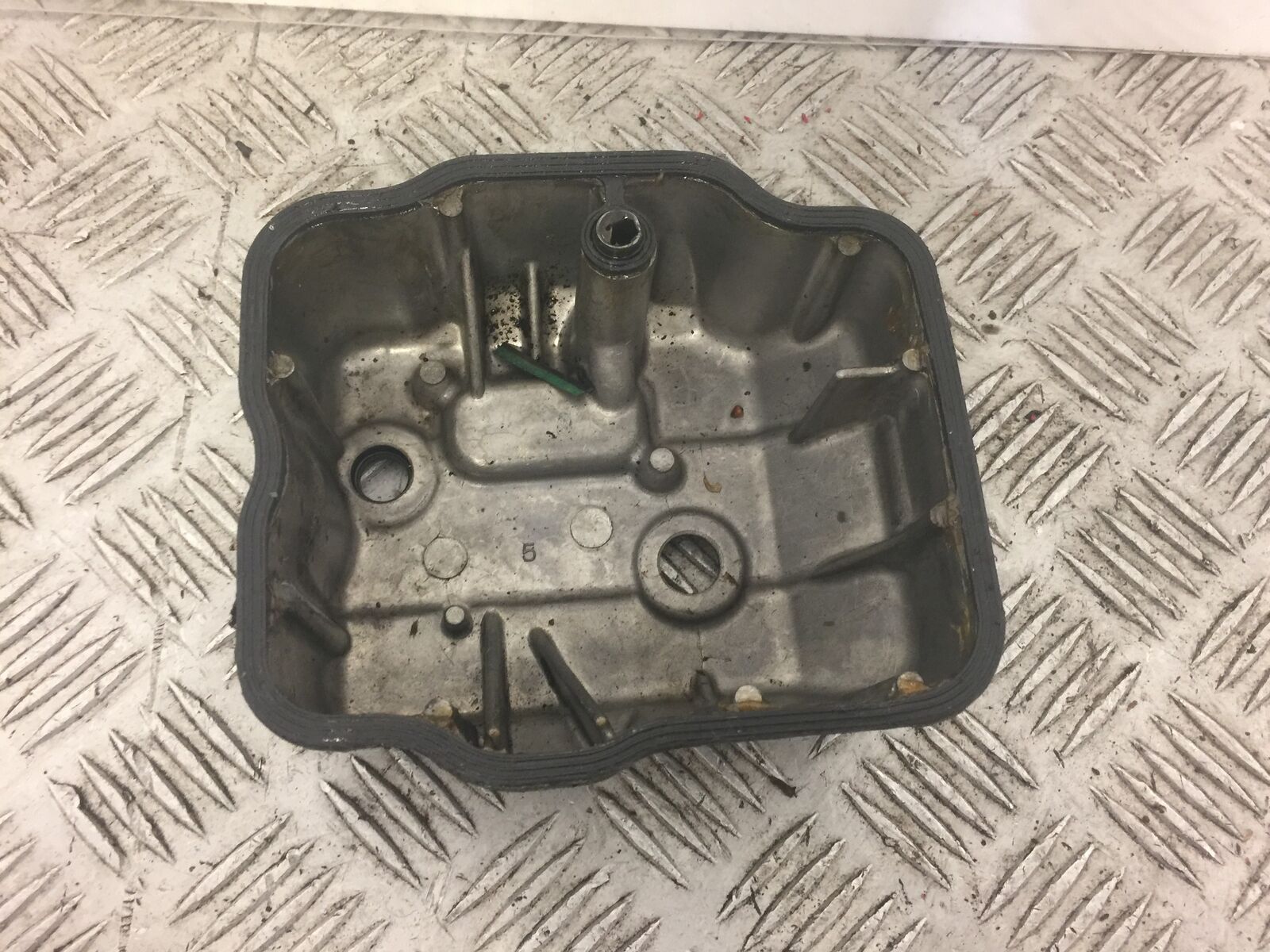 HONDA CBR125 CBR 125 ROCKER COVER  YEAR 2011-2017