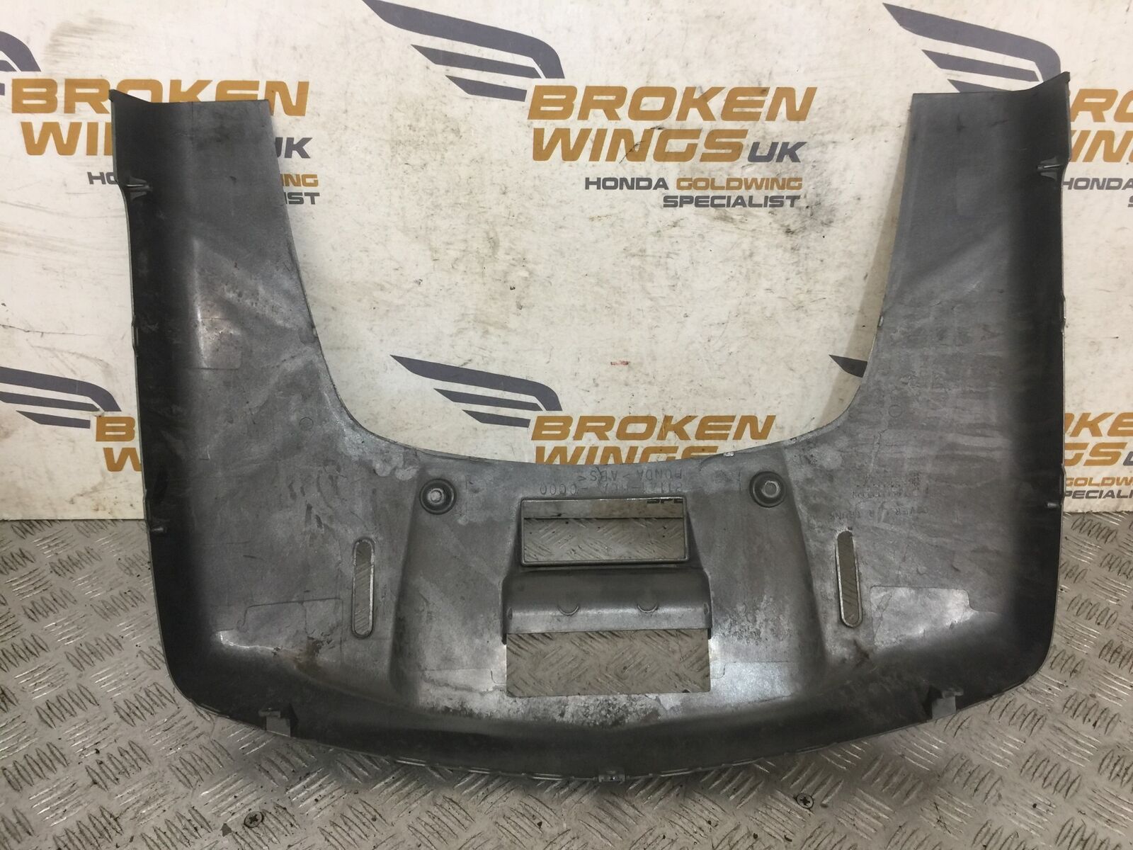 HONDA GL1800 GL 1800 LOWER TOP BOX PANEL  YEAR 2004-10 ABS (STOCK 890)