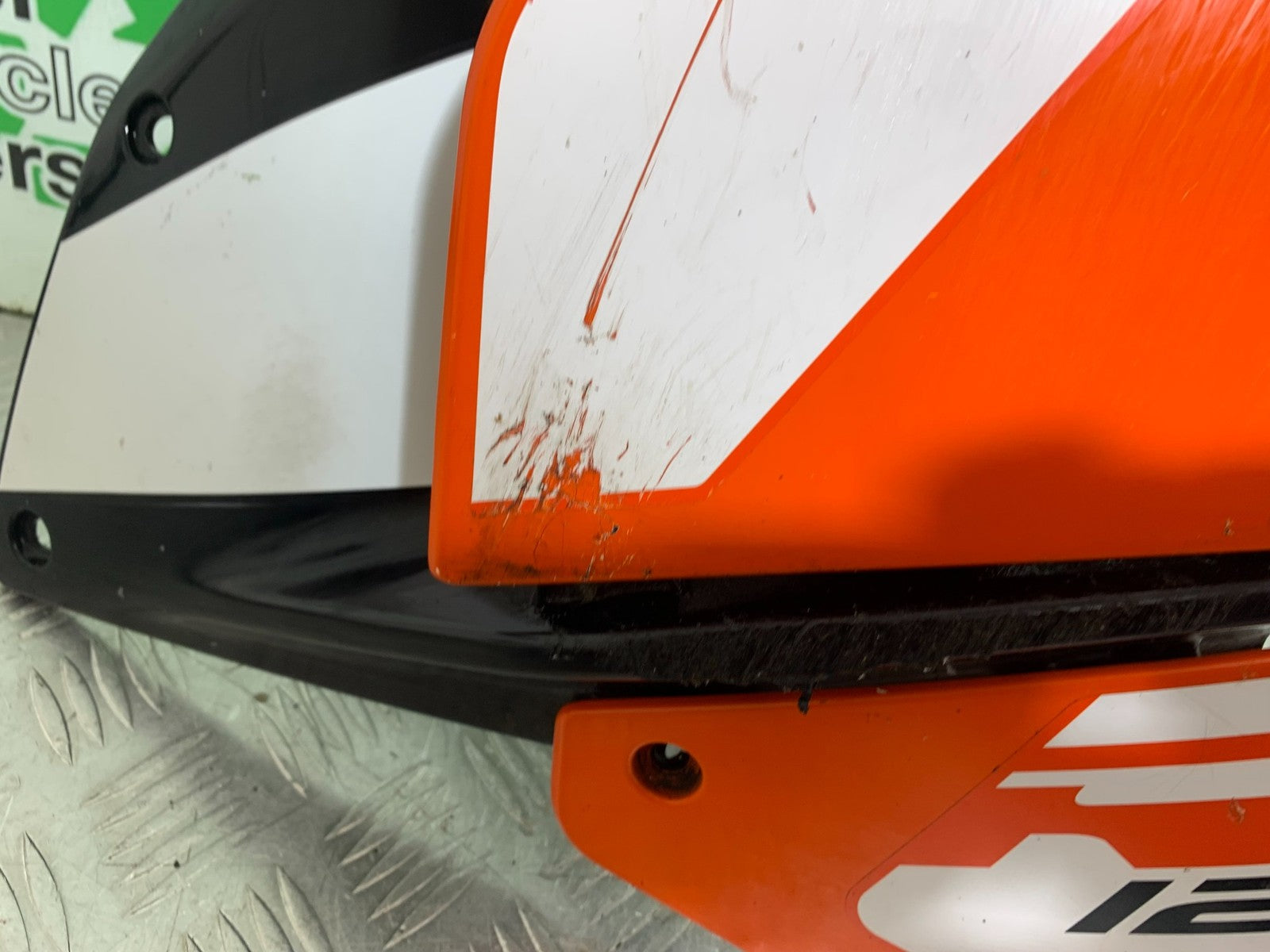 KTM RC125 RC 125 RIGHT FAIRING PANEL  YEAR 2017-2022 (CMB 1244)