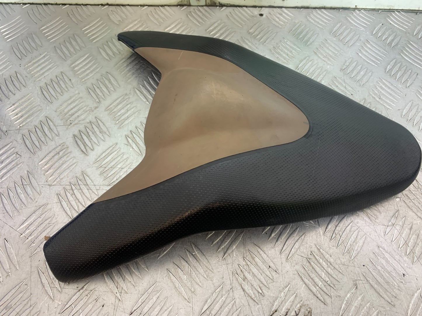 APRILIA TUONO 1000 V4 REAR SEAT   YEAR 2013-2014  (CMB1239)