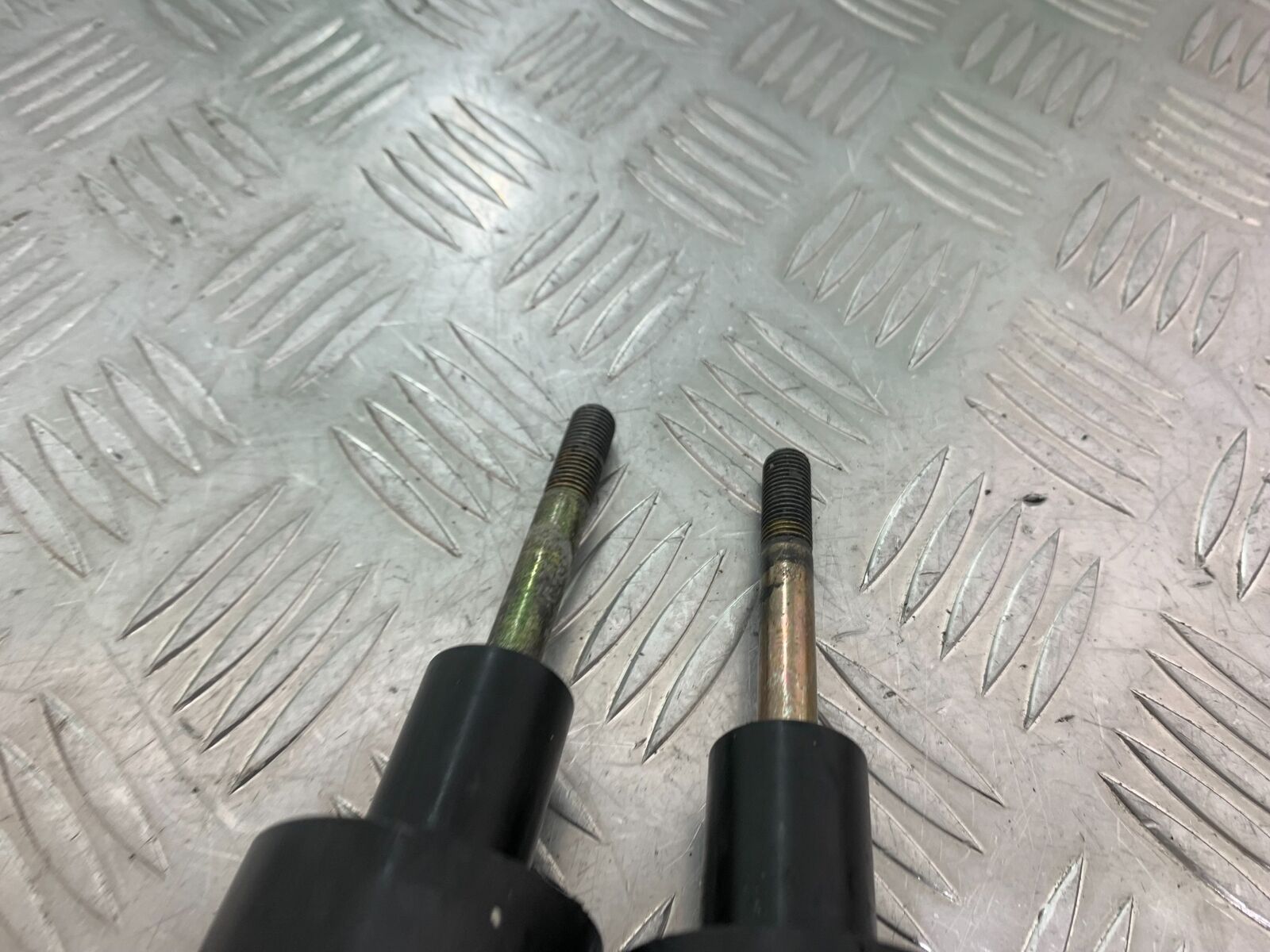 HONDA CBR1100 BLACKBIRD CRASH BOBBINS  YEAR 1999-2005  (CMB1103)
