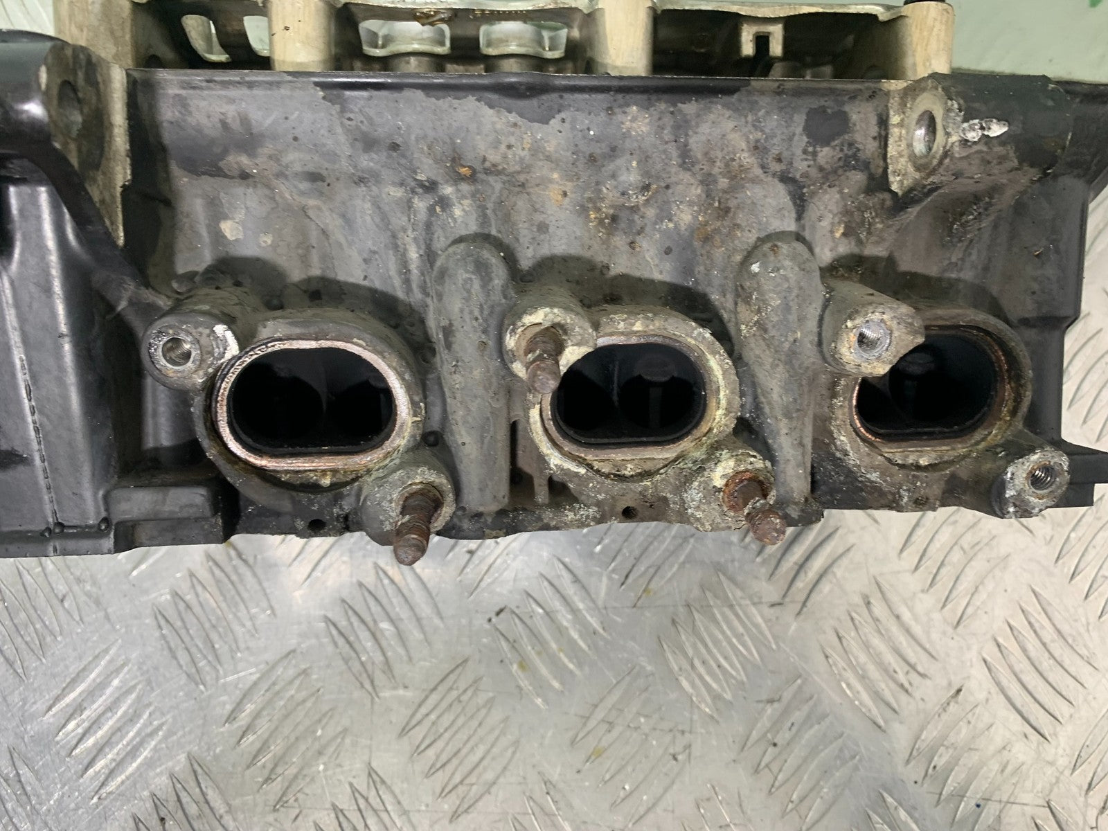 TRIUMPH 675 STREET TRIPLE RX CYLINDER HEAD   2015- 2017 (CMB1299)