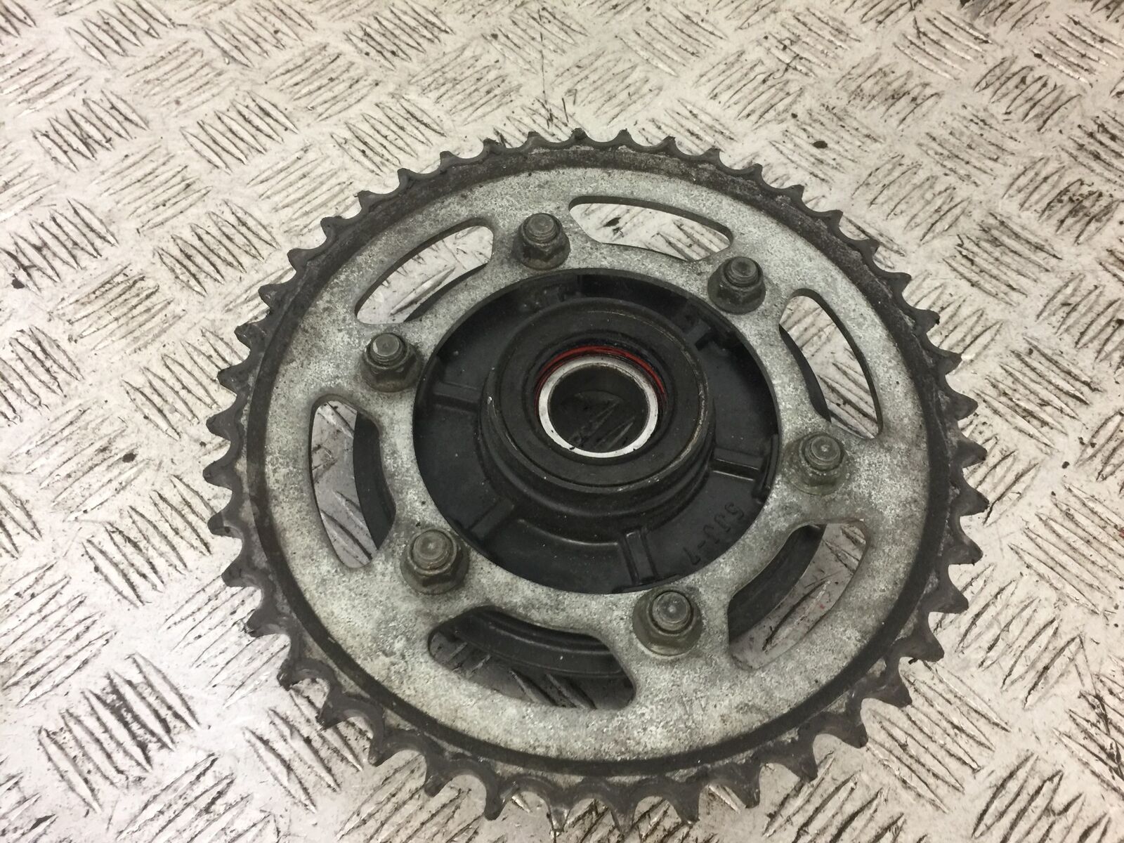 YAMAHA FZS1000 FAZER 1000 FZ1 SPROCKET CARRIER  YEAR 2000-05 (STOCK 714)