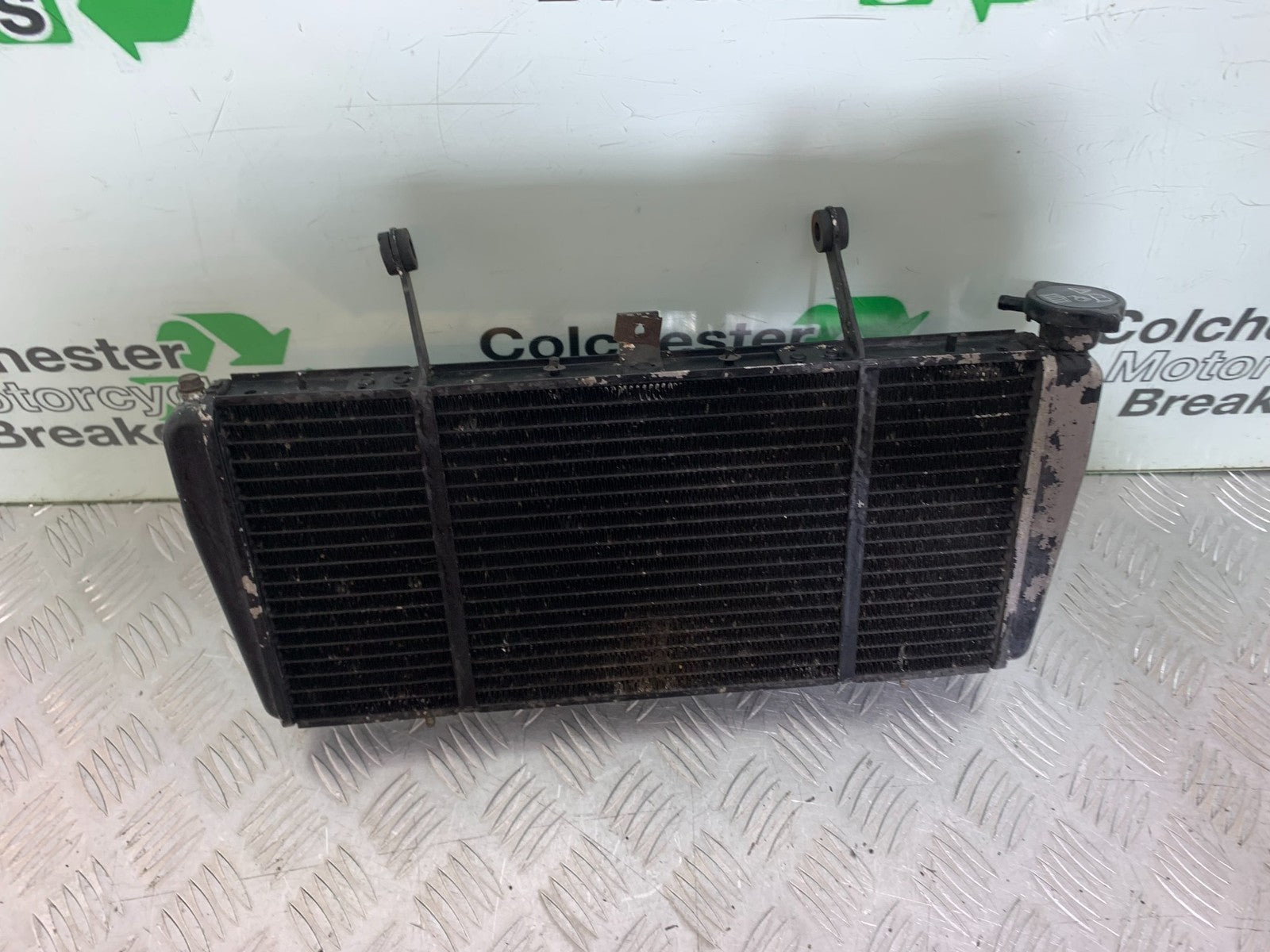 TRIUMPH 955i SPRINT ST RADIATOR YEAR 1999-04 (CMB1230)
