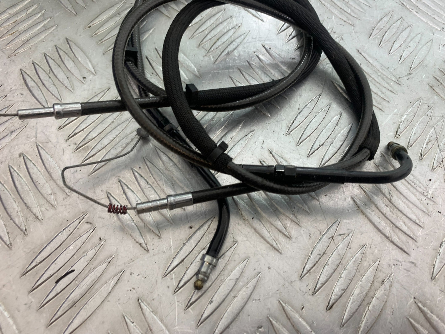 HARLEY DAVIDSON FXS BLACKLINE 1585 THROTTLE CABLES YEAR 2012 (CMB1147)