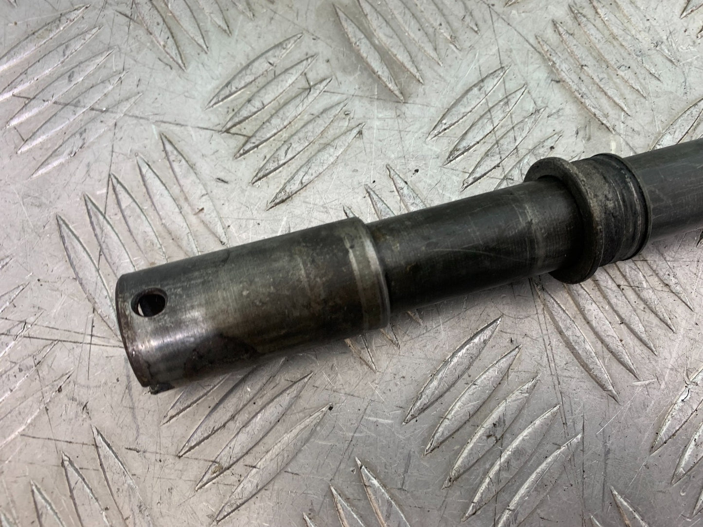 APRILIA RSV1000 RSV 1000 MILLE FRONT WHEEL SPINDLE   1998- 2003 (CMB1184)